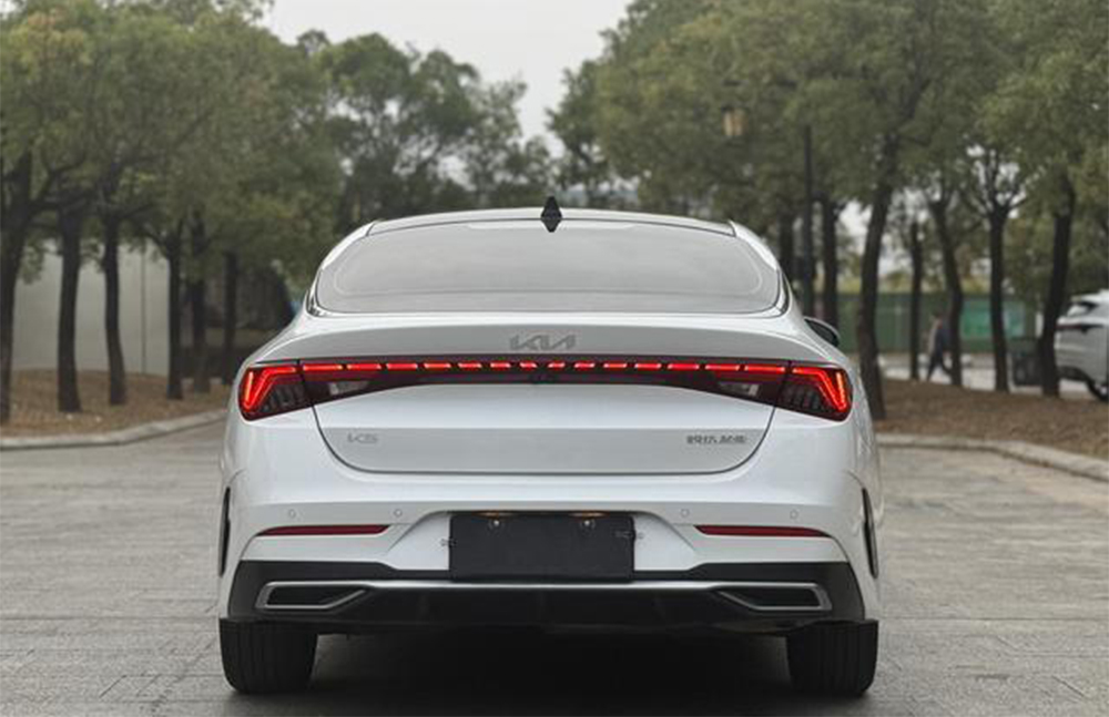 used kia k5 red interior